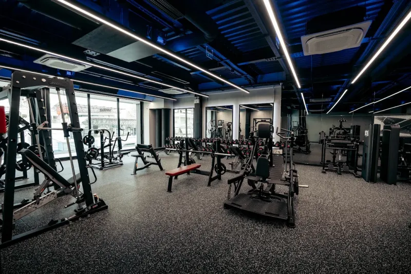 The strength floor with modern machines at Troop Fitness in Chalandri